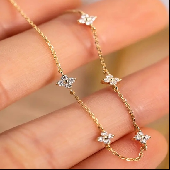 Dainty Gold Star Bracelet. New. - Picture 2 of 6